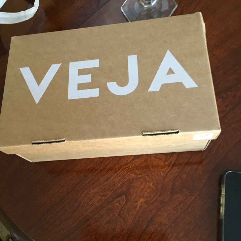Veja Campo Chromefree Leather shoes brand new in box size 40.  Never worn